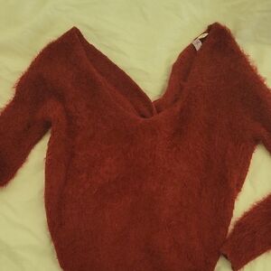Alya Cozy V-Neck Sweater in Deep Red